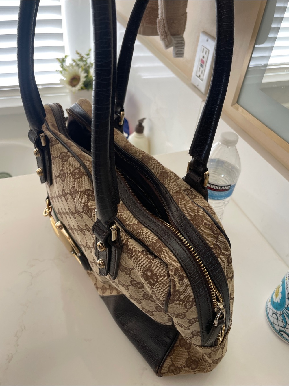 Vintage Well Loved Gucci Bag - Picture 8 of 11